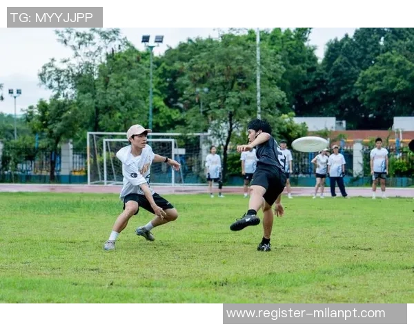 实时新闻深圳飞盘队与武汉飞盘队赛后复盘探讨灵活性与战术应变能力